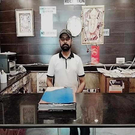 Hotel International Neelam Near New Delhi Railway Station Exteriör bild