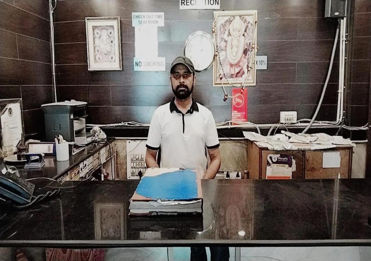 Hotel International Neelam Near New Delhi Railway Station Exteriör bild