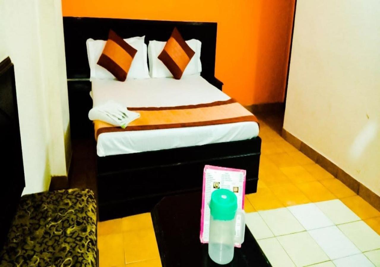 Hotel International Neelam Near New Delhi Railway Station Exteriör bild